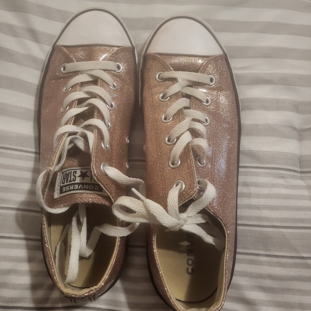 Converse Sneakers size 6 BIGKIDS(8ADULTS)